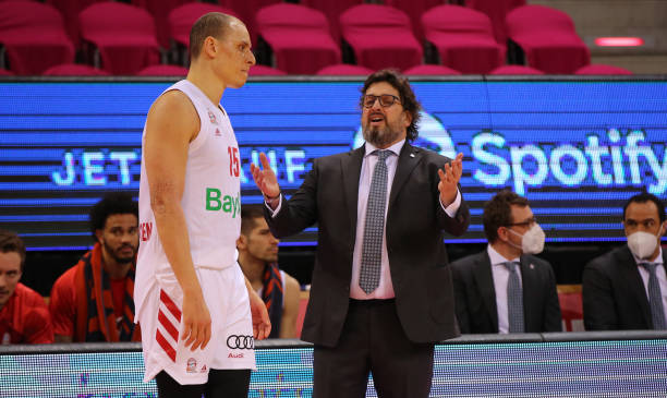 双人组的 双人组的