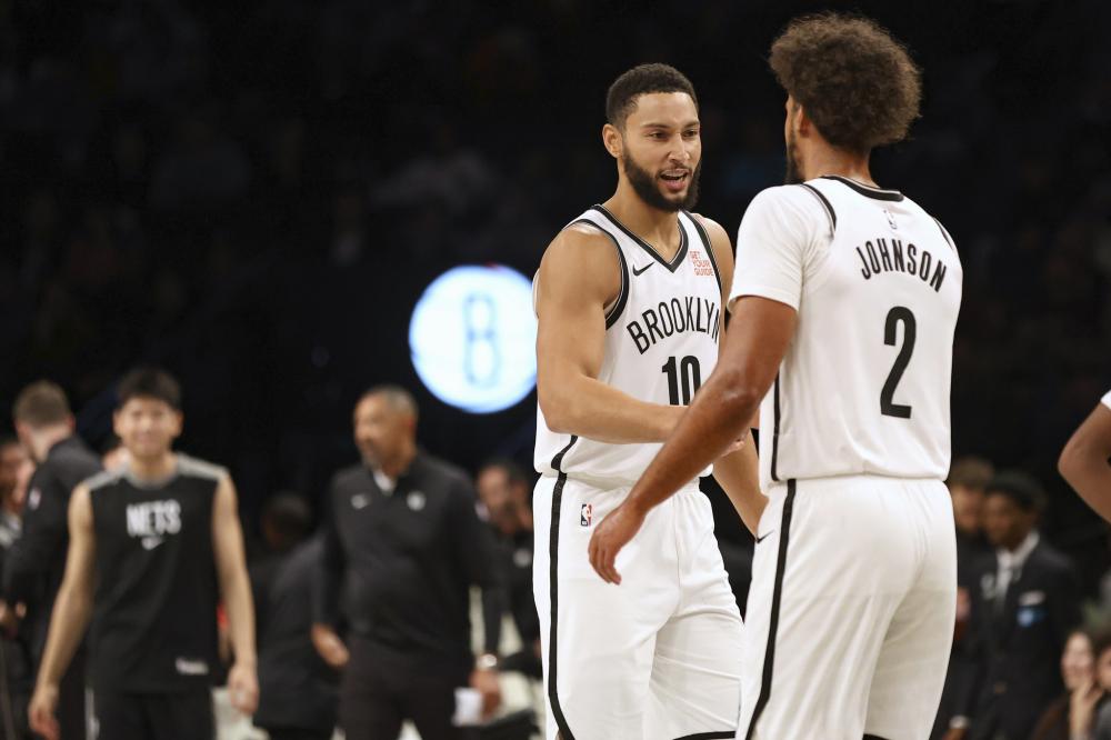 记者：特狮将坐车返回巴塞罗那，初步检查显示他将缺阵8个月